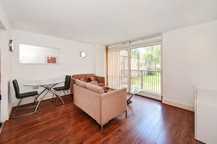2 Bedroom Flat To Rent In Nash House, Canary Wharf, E14