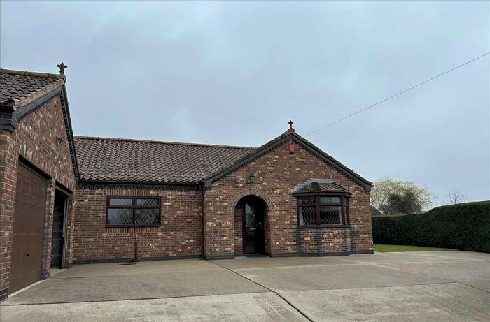 4 Bedroom Detached Bungalow To Rent In Burton Road, Flixborough, Scunthorpe, DN15