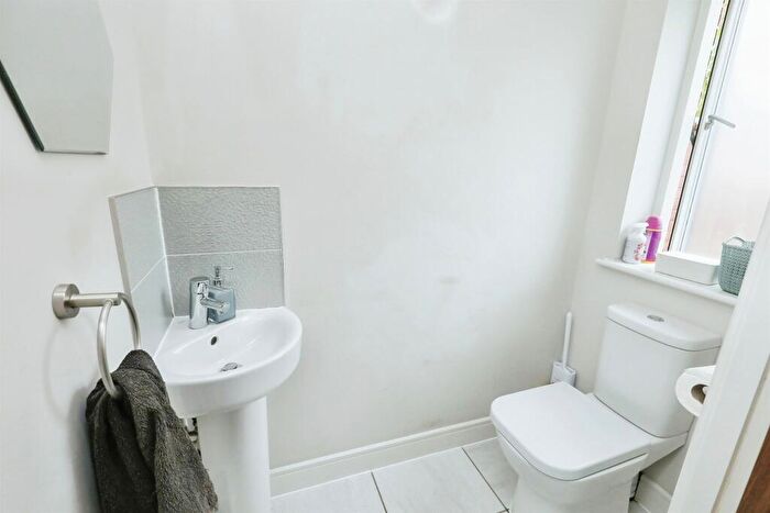 4 Bedroom Detached House For Sale In Lurkins Crescent, Norwich, NR7