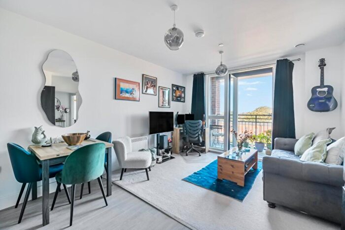 1 Bedroom Flat For Sale In Fellowes Rise, Winchester, Hampshire, SO22