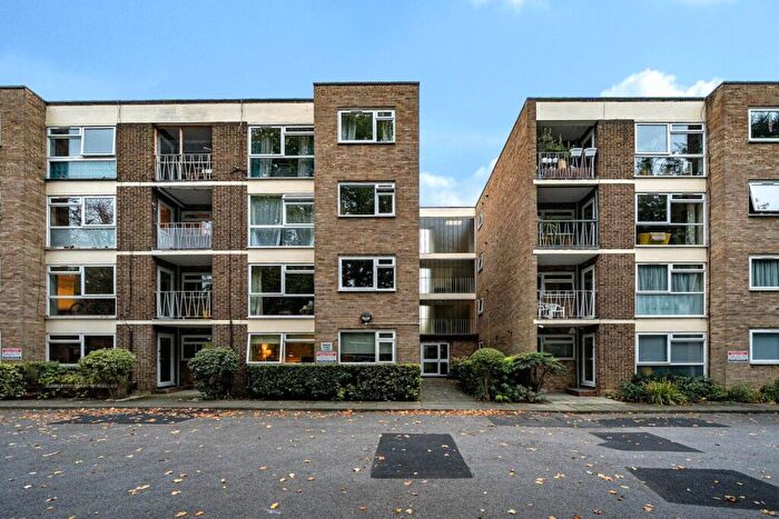 2 Bedroom Flat For Sale In Brackley Road, Beckenham, BR3