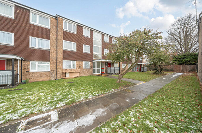 2 Bedroom Apartment For Sale In Fairfield Road, Dunstable, Bedfordshire, LU5