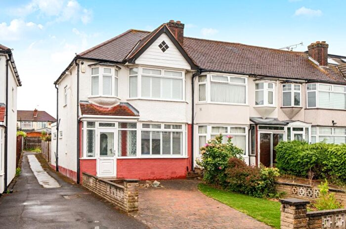 3 Bedroom End Of Terrace House For Sale In Henley Avenue, Cheam, Sutton, Surrey, SM3