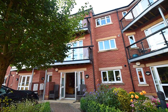 2 Bedroom Flat To Rent In Priory Avenue, Taunton, Somerset, TA1