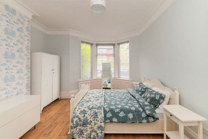 2 Bedroom Flat To Rent In Simonside Terrace, Heaton, Newcastle Upon Tyne, NE6