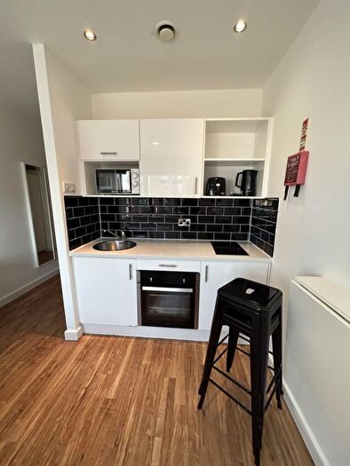 Flat To Rent In David Lewis Street, Liverpool - Top Floor Studio Apartment, L1