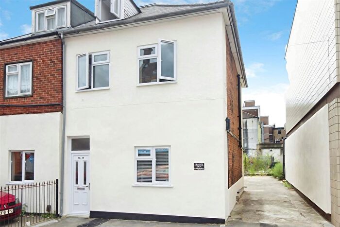 2 Bedroom Flat To Rent In Victoria Road, Aldershot, GU11