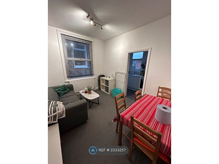 2 Bedroom Flat To Rent In Lessingham Avenue, London, SW17