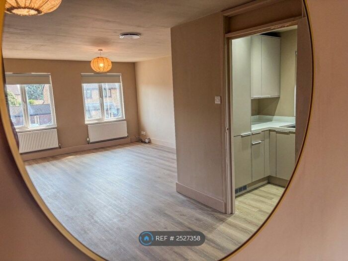 1 Bedroom Maisonette To Rent In Sarre Avenue, Hornchurch, RM12