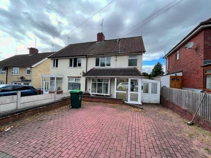 3 Bedroom House To Rent In Harvest Road, Smethwick, B67