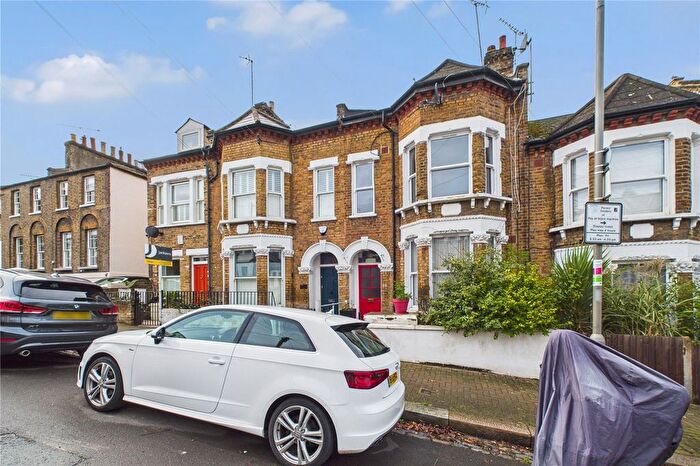 2 Bedroom Flat For Sale In St John's Hill Grove, London, SW11