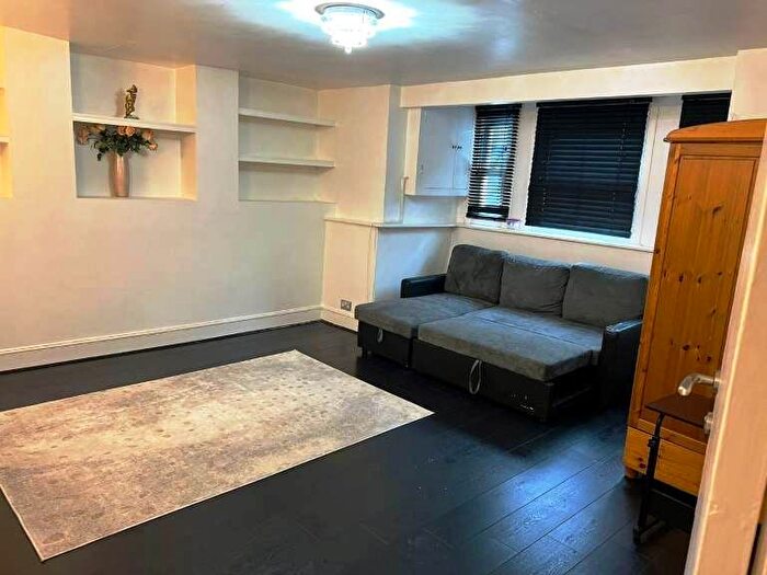 2 Bedroom Flat To Rent In Dunsmure Road, London, N16