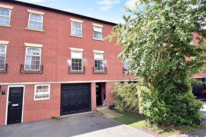 4 Bedroom Town House For Sale In Thwaite Close, Great Oakley, Corby, NN18