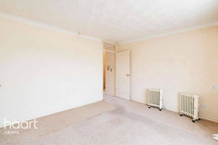1 Bedroom Flat For Sale In Kensington Court, Grays, RM17