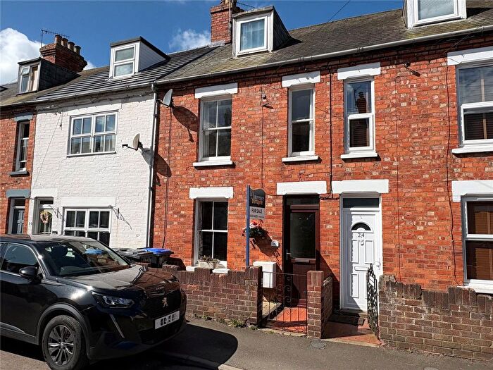 3 Bedroom Terraced House For Sale In Percy Road, Woodford Halse, Northamptonshire, NN11