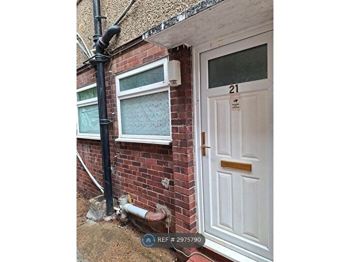 2 Bedroom Flat To Rent In Dockwell Close, Feltham, TW14