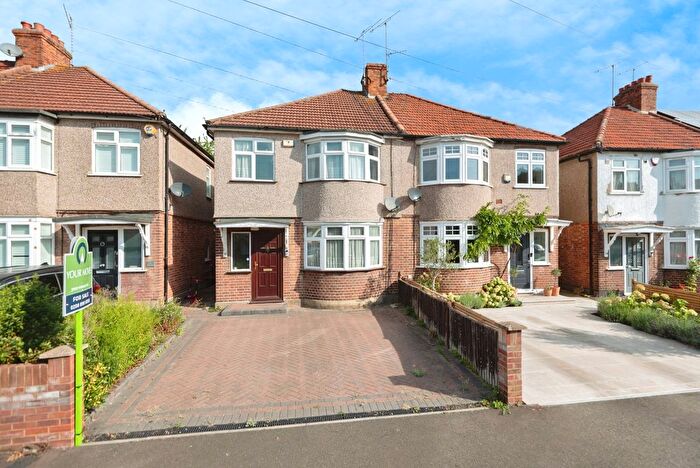 3 Bedroom Semi-Detached House For Sale In Kneller Gardens, Isleworth, TW7