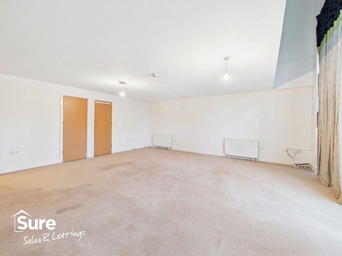 3 Bedroom Flat To Rent In Ovaltine Court, Ovaltine Drive, Kings Langley, Hertfordshire, WD4