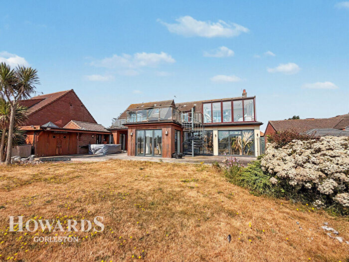 4 Bedroom Detached House For Sale In Sea View Rise, Hopton, NR31
