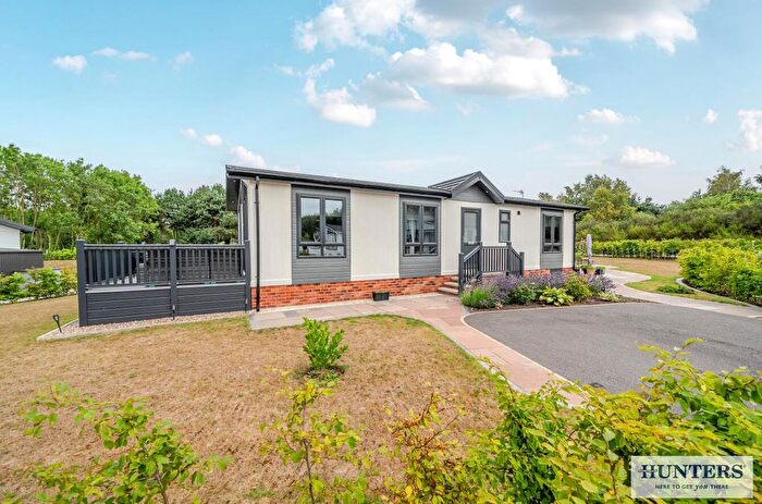 2 Bedroom Mobile/park Home For Sale In Caesars Close, Gateforth Park, YO8