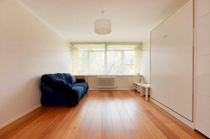Studio To Rent In Churchill Gardens, Pimlico, London, SW1V