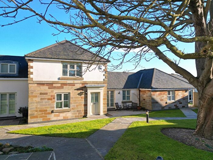 3 Bedroom Mews For Sale In Manor Close, Whitby, YO21