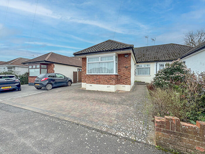 2 Bedroom Semi-Detached Bungalow For Sale In Meadow Way, Hockley, SS5