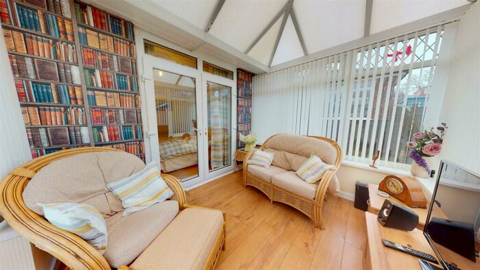 2 Bedroom Semi-Detached Bungalow For Sale In Holcombe Close, Kearsley, Bolton, BL4