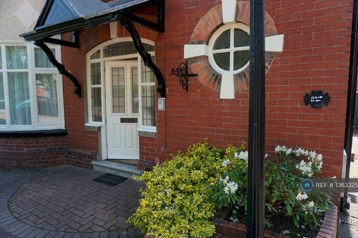 2 Bedroom Flat To Rent In Knowle Lane, Sheffield, S11