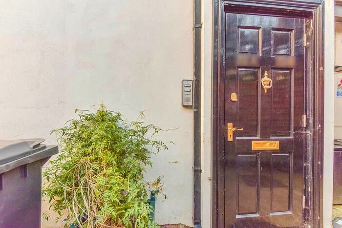 1 Bedroom Flat To Rent In High Street West, Uppingham, LE15