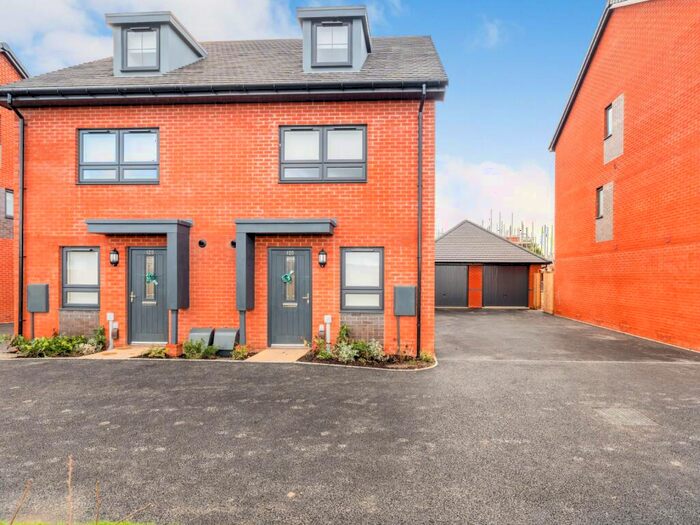 3 Bedroom End Of Terrace House To Rent In White Lias Way, Upper Lighthorne, Leamington Spa, CV33