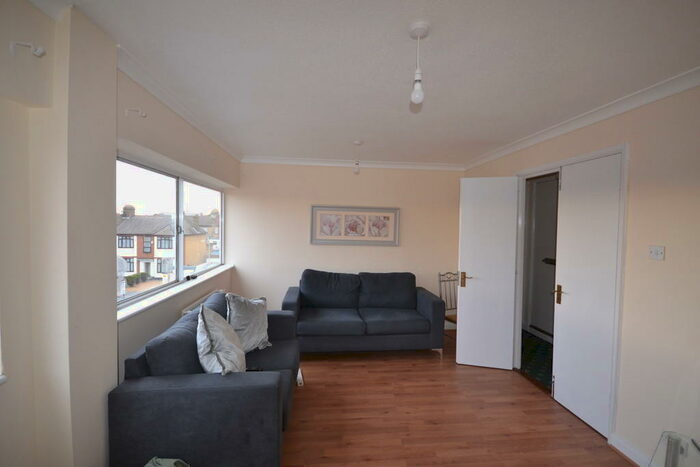 1 Bedroom Flat To Rent In Goodmayes Road, Ilford, IG3
