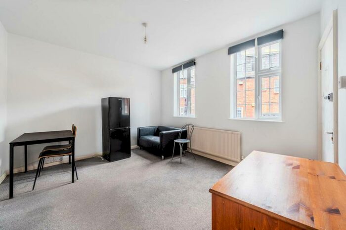 1 Bedroom Flat To Rent In Market Square, Bromley, BR1