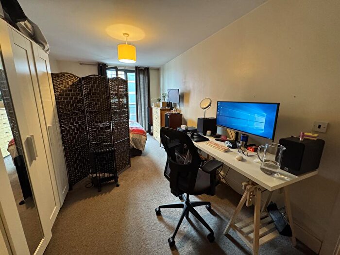 2 Bedroom Apartment To Rent In The Arcadian, B5