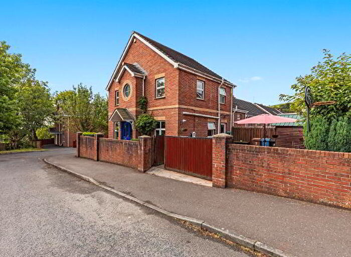 3 Bedroom Semi-Detached House For Sale In Wolfhill Manor, Belfast, BT14