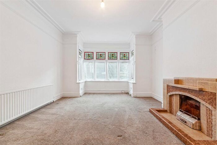 1 Bedroom Flat To Rent In Hayter Road, London, SW2