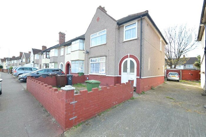 3 Bedroom End Of Terrace House To Rent In Crosby Road, Dagenham, RM10