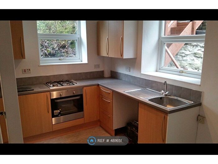 2 Bedroom End Of Terrace House To Rent In High Street West, Glossop, SK13