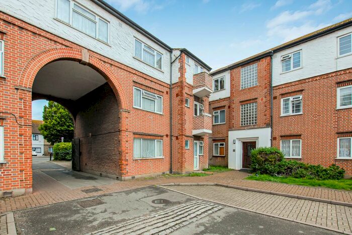 3 Bedroom Flat To Rent In Lady Margaret Road, Southall, UB1