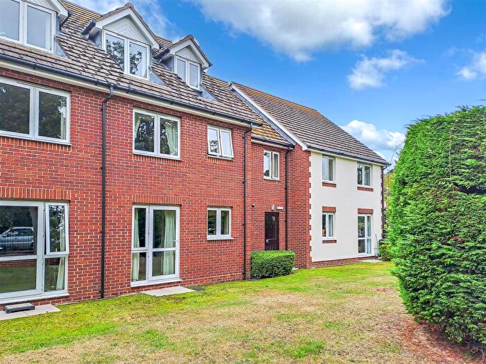 1 Bedroom Apartment For Sale In Buckingham Court, Shrubbs Drive, Middleton-on-Sea, PO22