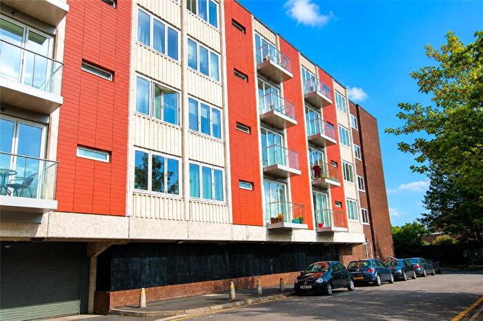 1 Bedroom Flat For Sale In Knoll Rise, Orpington, Kent, BR6