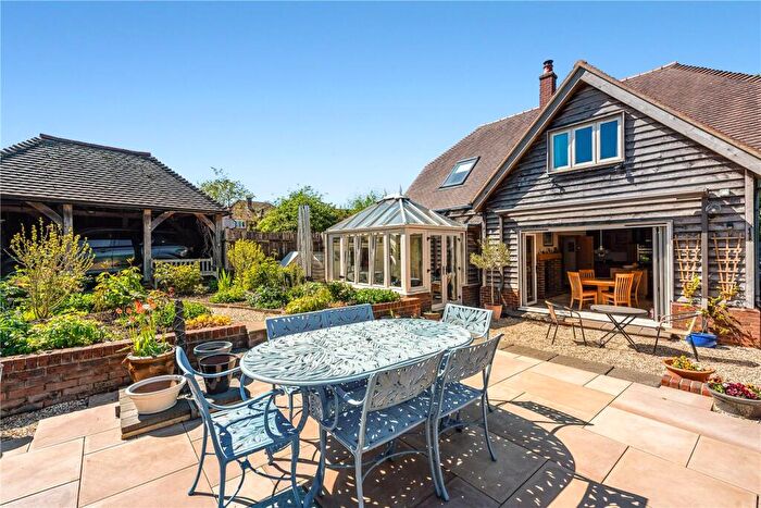 3 Bedroom Detached House For Sale In Hawthorn Close, Micheldever, Winchester, Hampshire, SO21