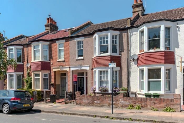 3 Bedroom Maisonette To Rent In Waldron Road, London, SW18