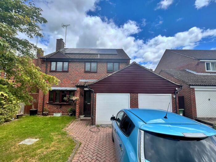 4 Bedroom Detached House To Rent In New Road, Newbury, RG14