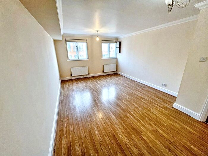 1 Bedroom Flat To Rent In Wellington Row, London, E2