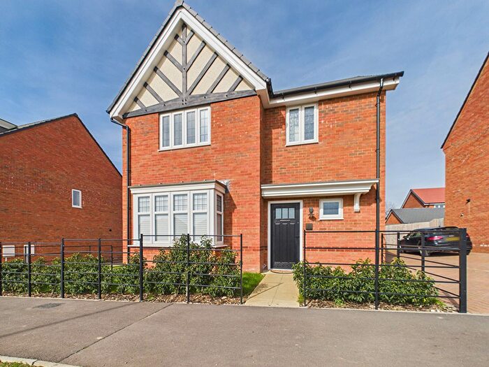 3 Bedroom Detached House For Sale In Greenkeepers Avenue, Beggarwood, Basingstoke, RG23