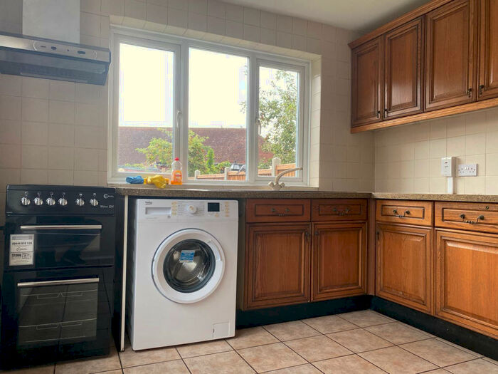 3 Bedroom Terraced House To Rent In Woodgrange Ave, North Finchley, London, N12