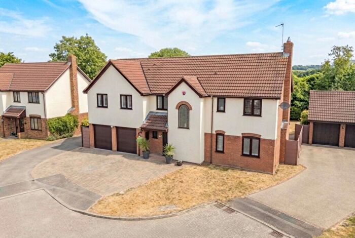 5 Bedroom Detached House For Sale In Tabard Gardens, Newport Pagnell, MK16