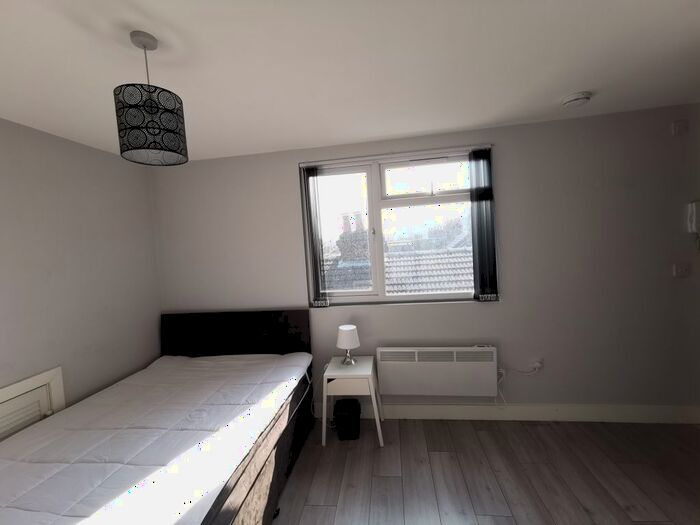 1 Bedroom End Of Terrace House To Rent In Ashburnham Road, Luton, Bedfordshire, LU1