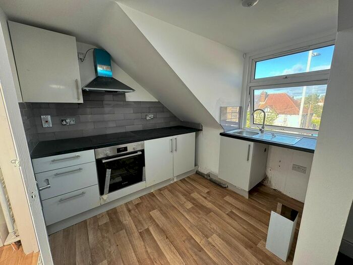 Studio To Rent In Heath Park Road, Romford, Essex, RM2